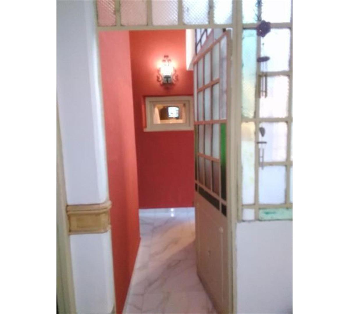 Avellaneda Centro Tipo Casa 1er. Piso Al Frente Entrada Inde 4