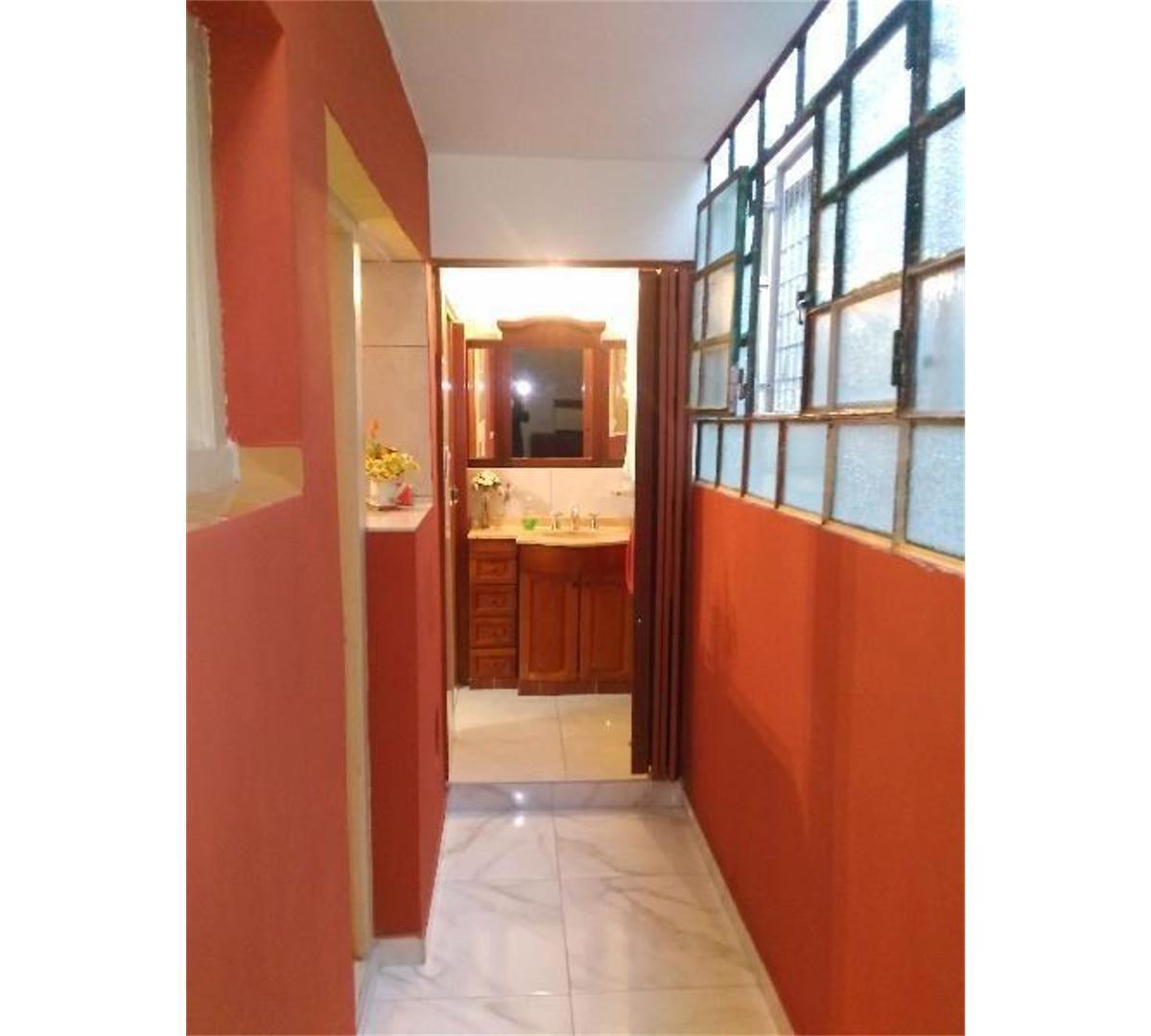 Avellaneda Centro Tipo Casa 1er. Piso Al Frente Entrada Inde 1