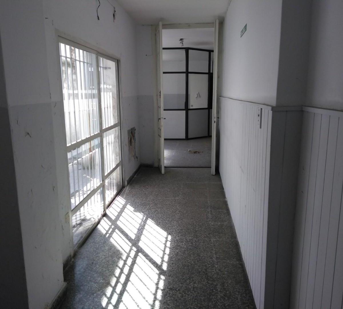Amplia Casa de 2 Plantas en Avellaneda Centro Ideal Uso Come 1