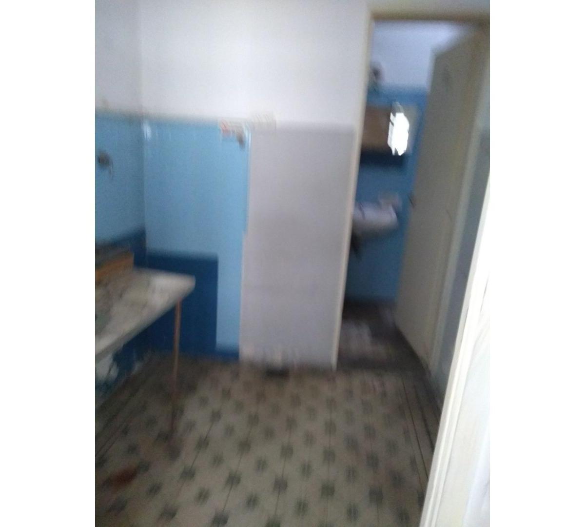 Amplia Casa de 2 Plantas en Avellaneda Centro Ideal Uso Come 2