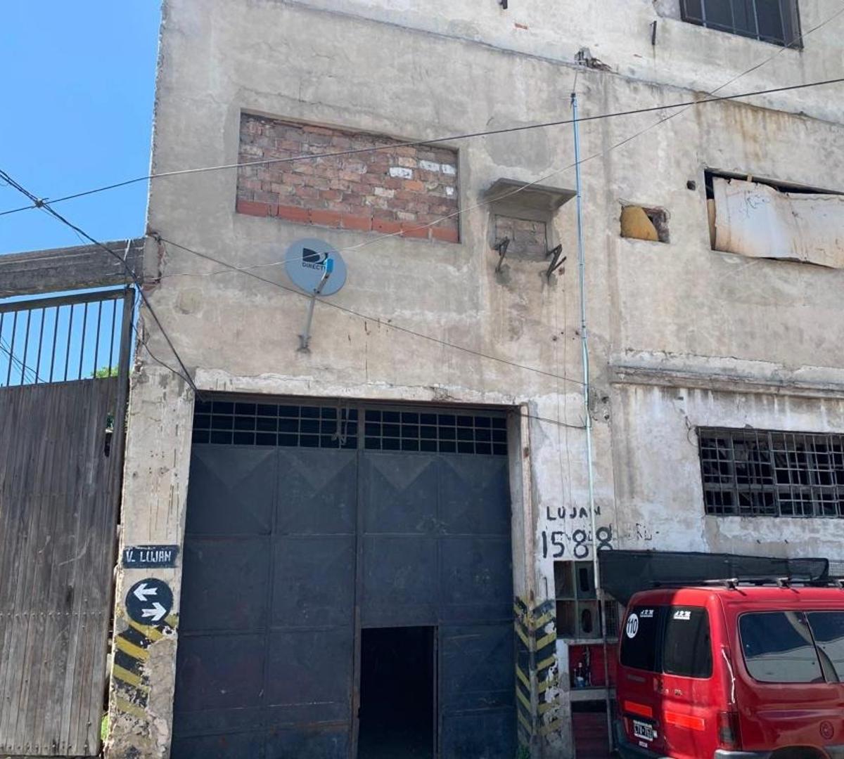 GALPON EN 3 PLANTAS 1800 m2 cubiertos 300 m2 descubiertos