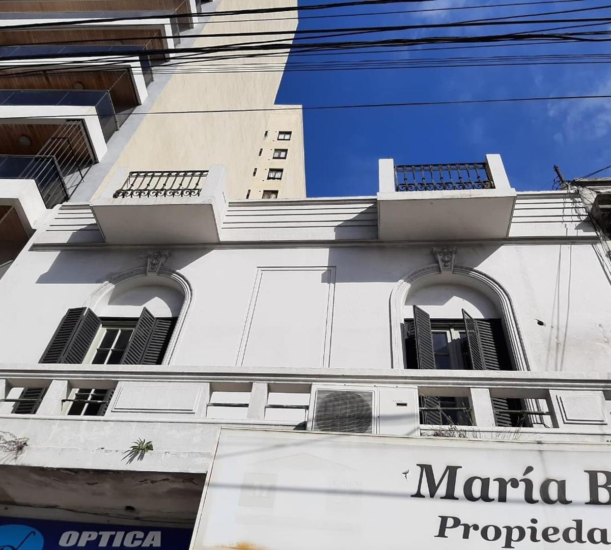 PH en Primer Piso Sobre Av Mitre 1
