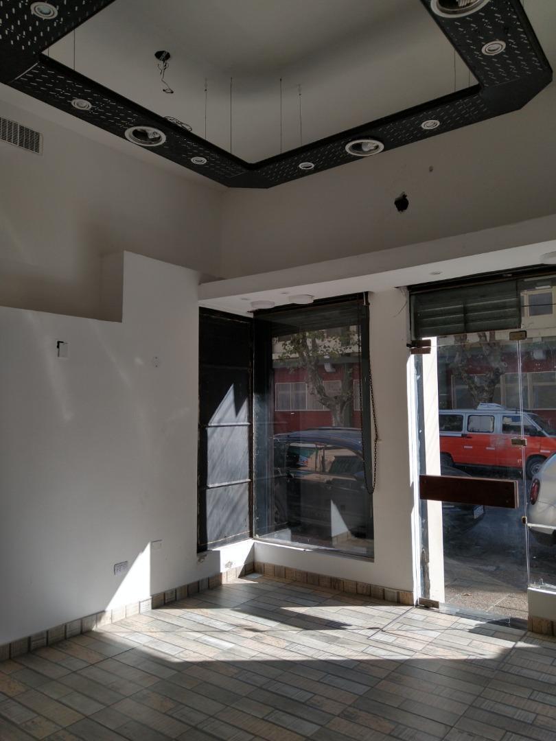 Local 79 m² a m. Av Mitre 700 Avell. Centro 2