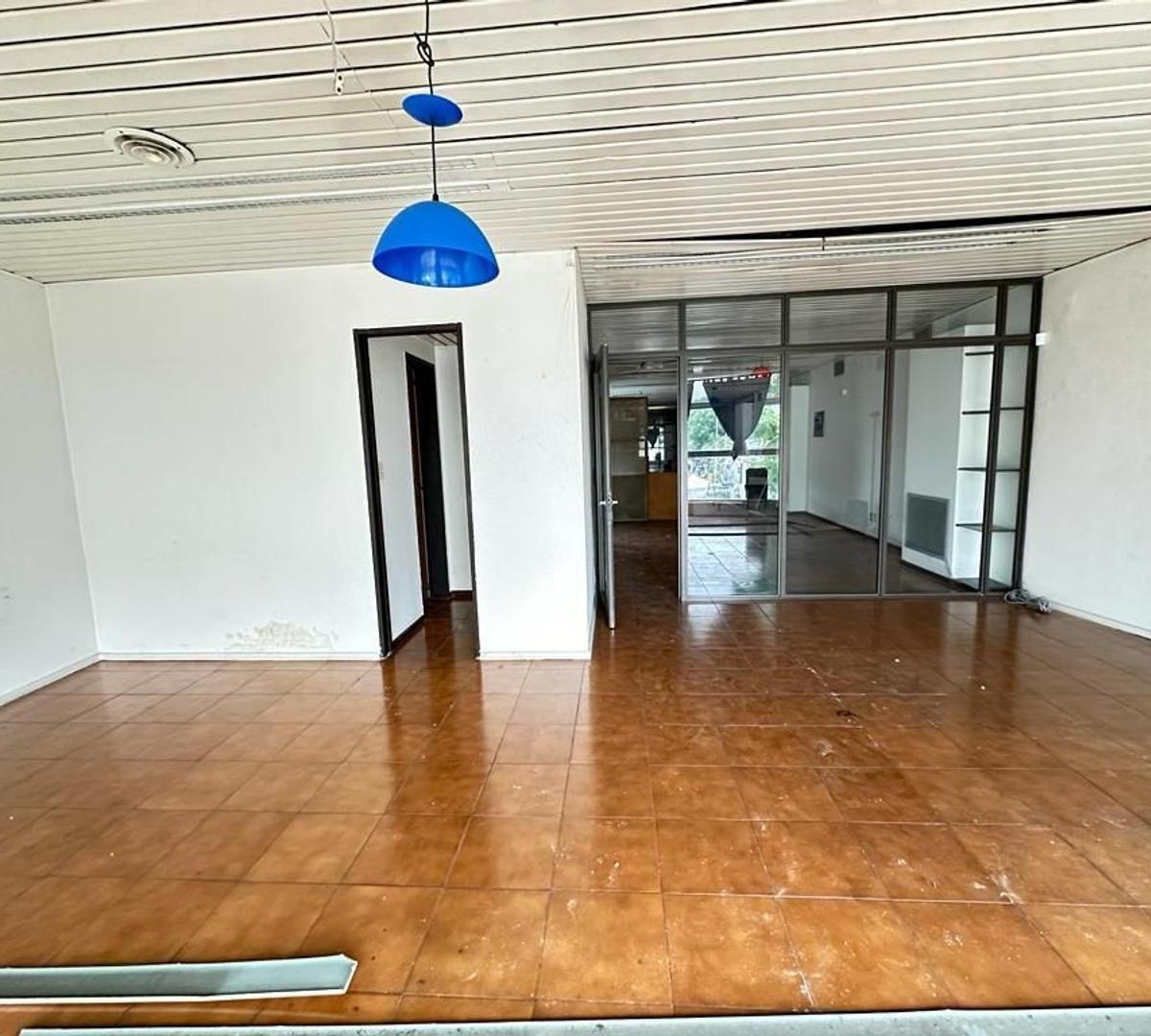 AMPLIAS OFICINAS SOBRE AVDA MITRE A METROS CAPITAL FEDERAL