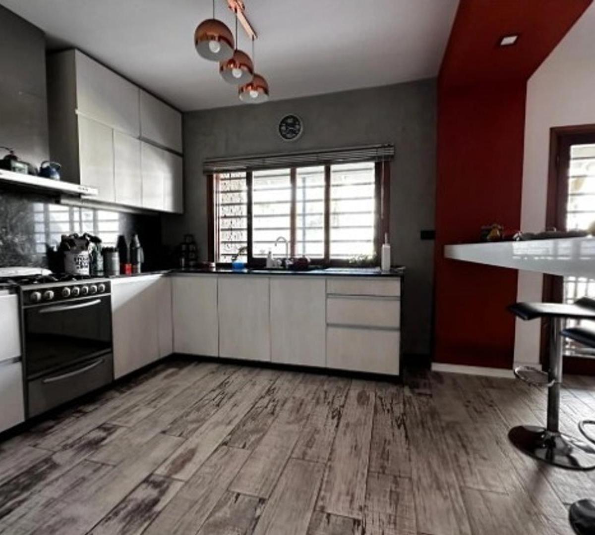 Casa Para 2 Familias en Excelente Estado! 1