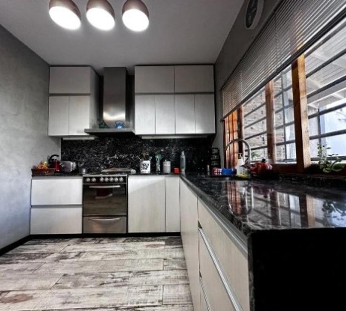 Casa Para 2 Familias en Excelente Estado! 4