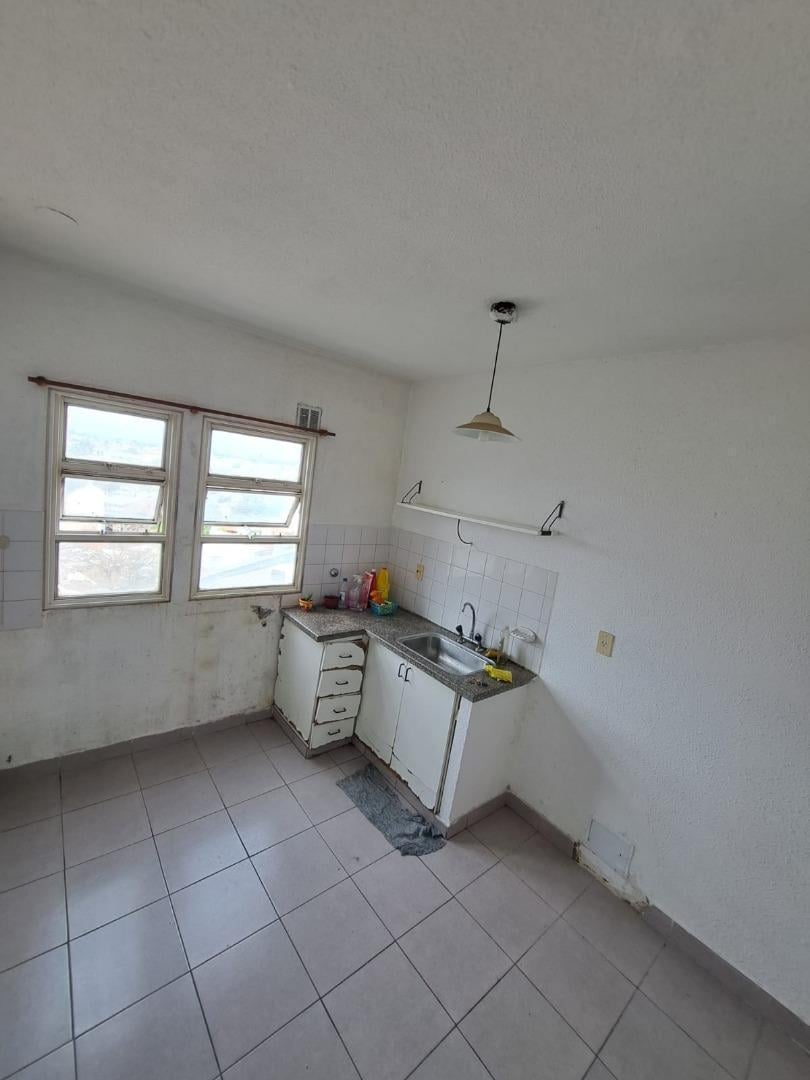 TORRES AV. MITRE AL 3600 2 AMBIENTES 44 m2 MUY BUEN ESTADO