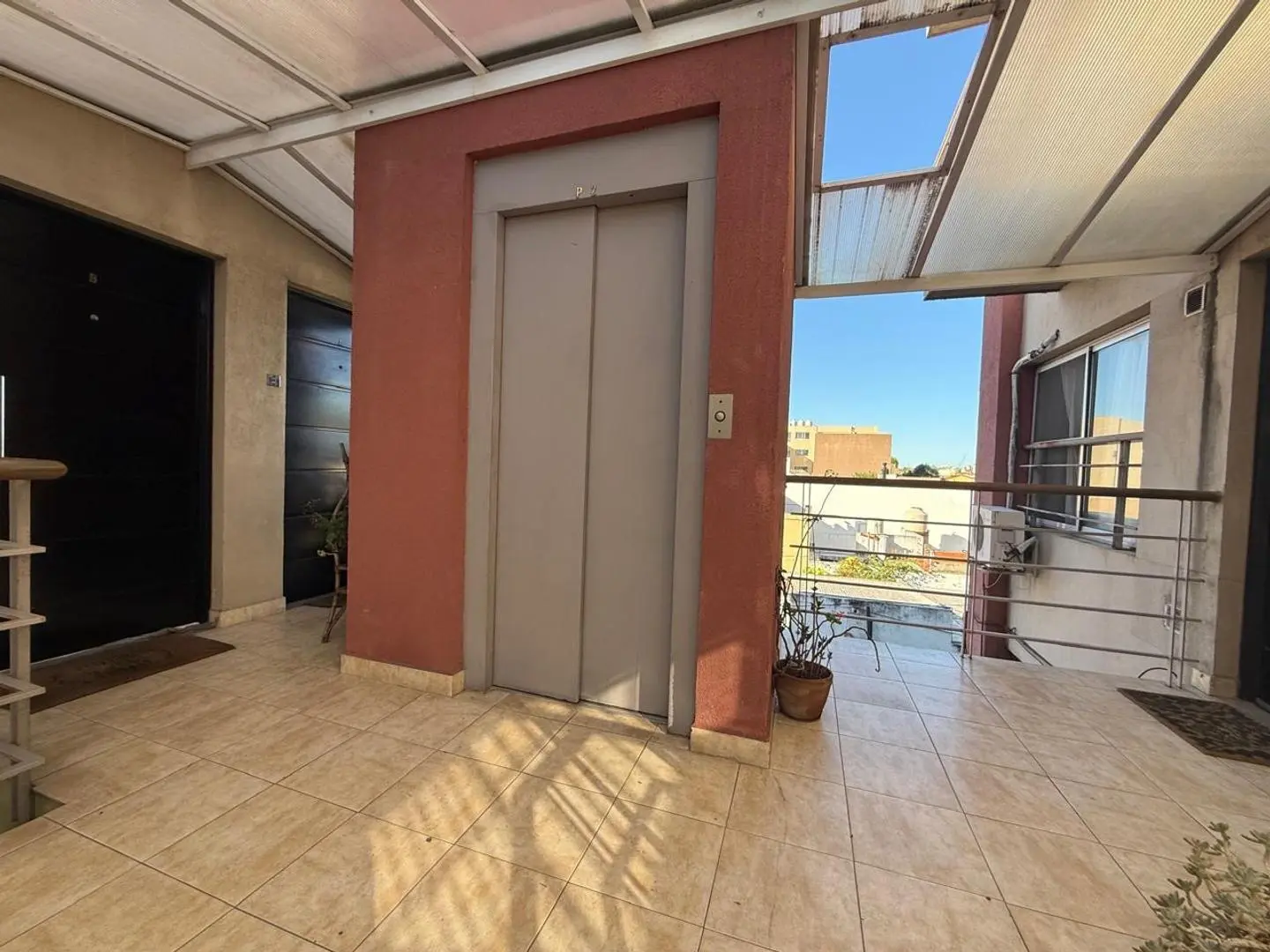 EXCELENTE DUPLEX DE 3 AMBIENTES CON COCHERA!!! 2