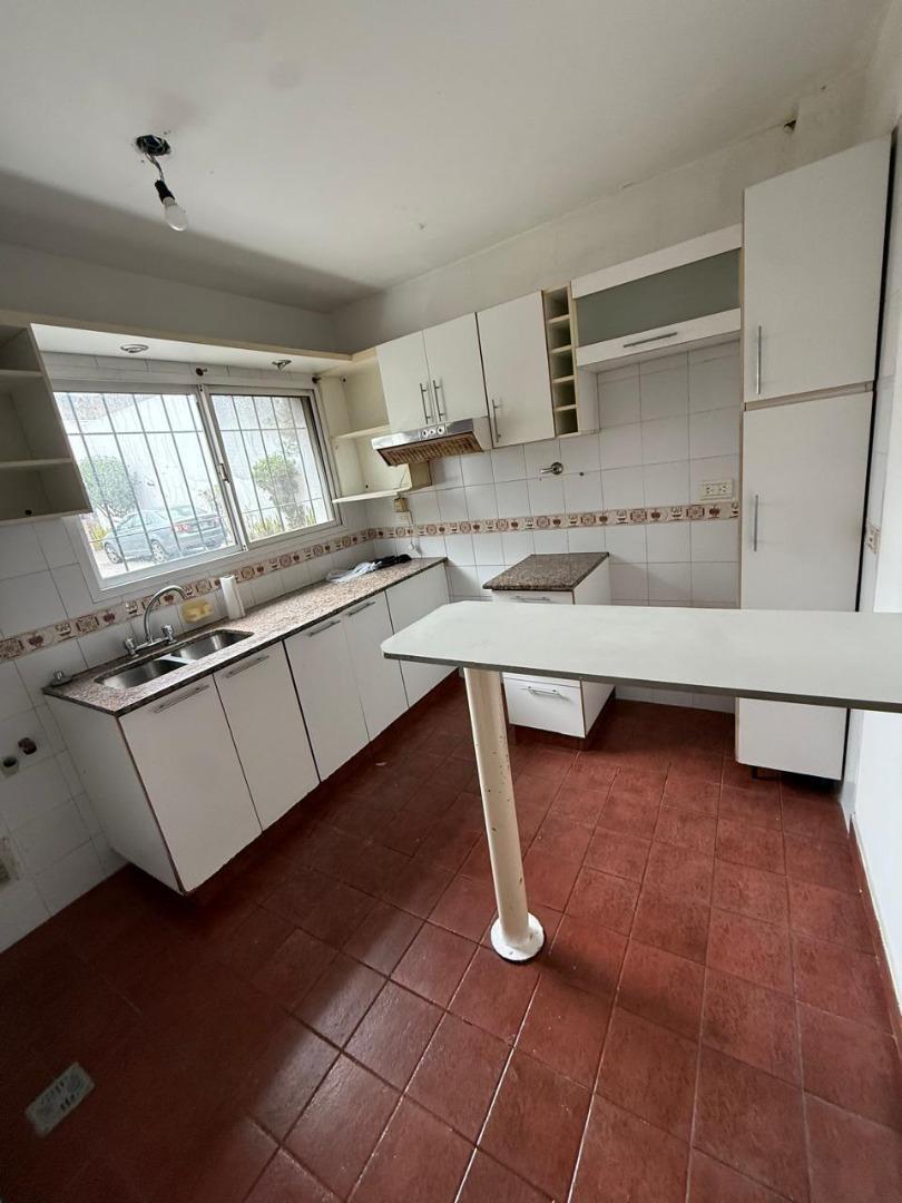 Foto de DEPARTAMENTO DE 3 AMB C/COCHERA DESCUBIERTA SOBRE AV. MITRE, imagen 2