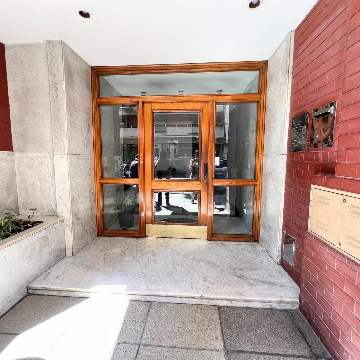 Venta Departamento 3 Ambientes con Patio 1