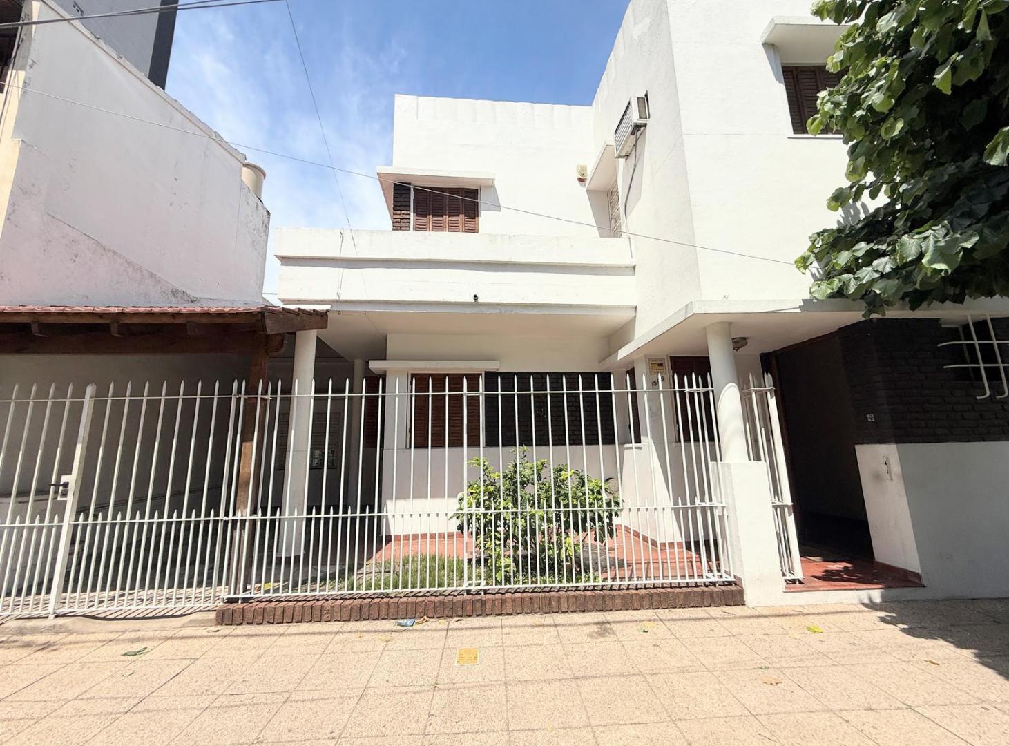 Foto de Casa en venta 4 ambientes en Lanús, imagen 2