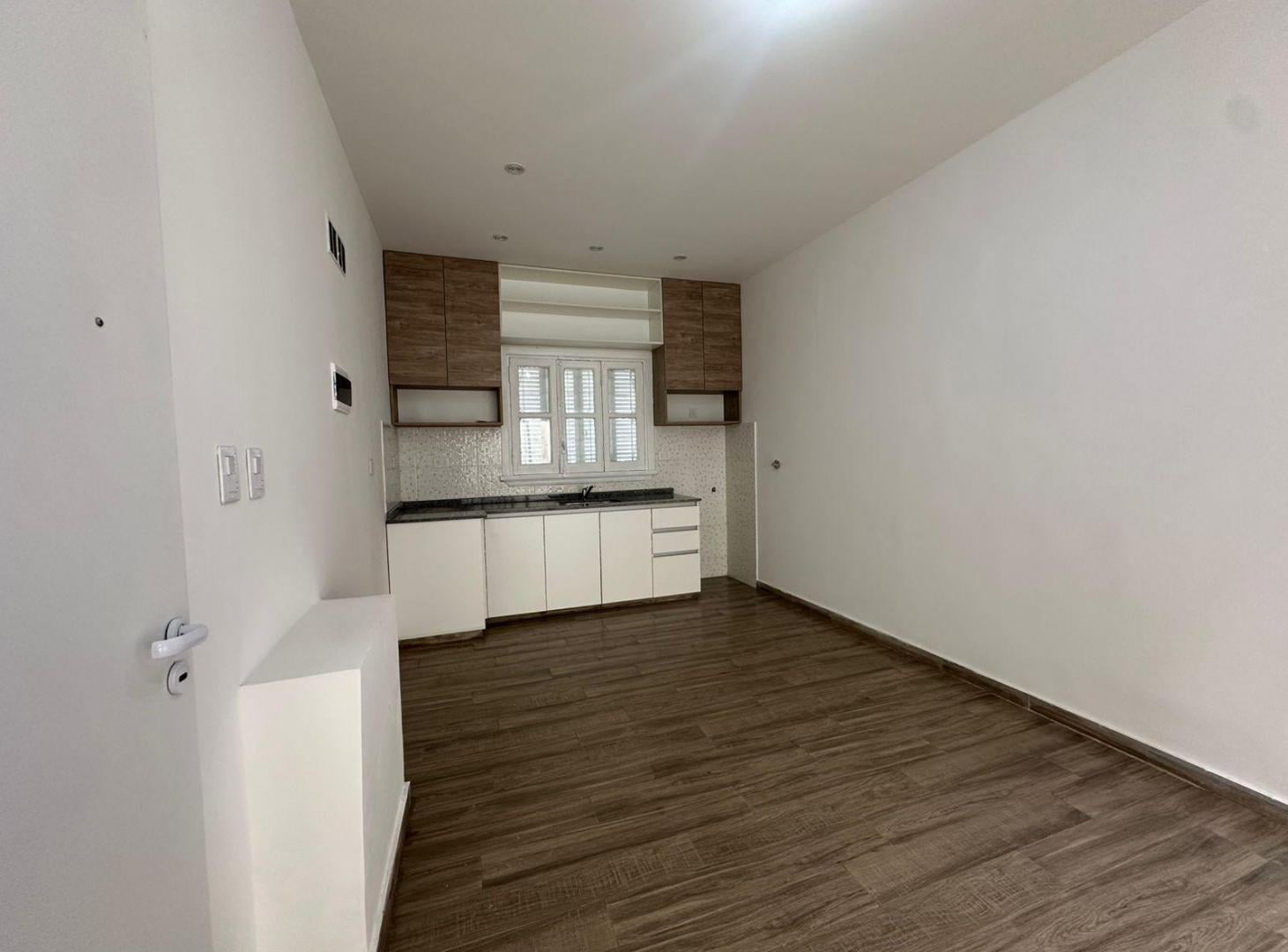 Foto de PH 3 AMBIENTES CON PATIO – SIN EXPENSAS – LANÚS OESTE, imagen 3