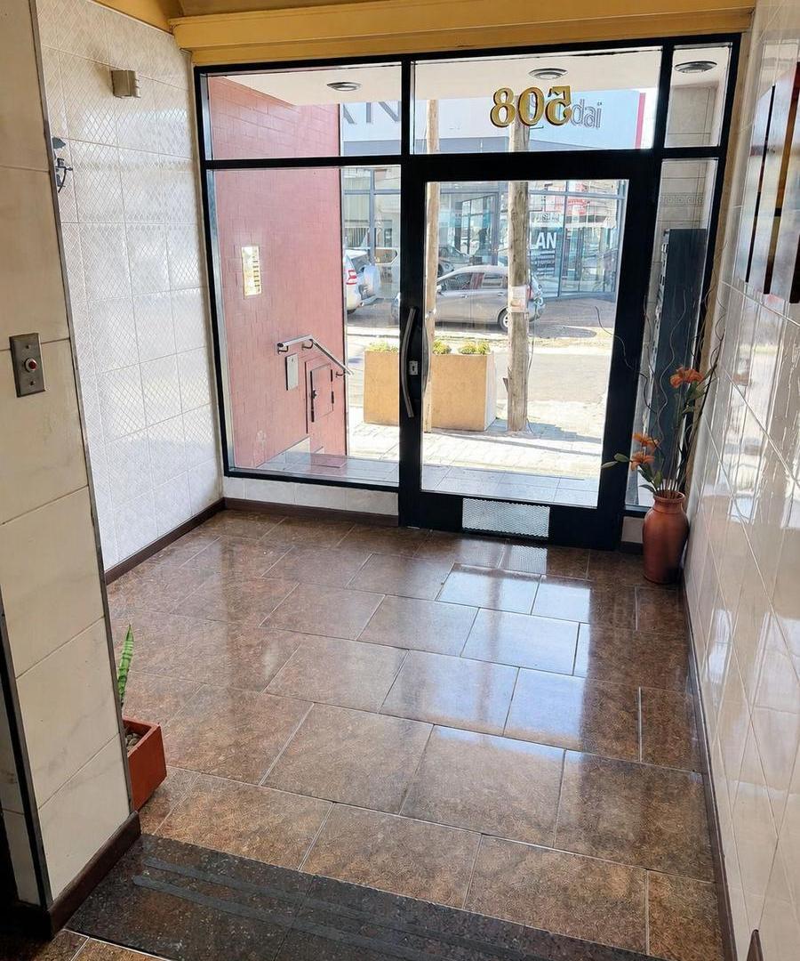 Foto de Departamento 4 Ambientes con Balcón en Alquiler – Lanús Oeste, imagen 1
