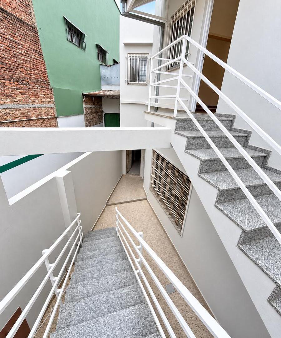 Foto de PH 2 ambientes con dos terrazas propias y sin expensas | Lanús Oeste, imagen 2