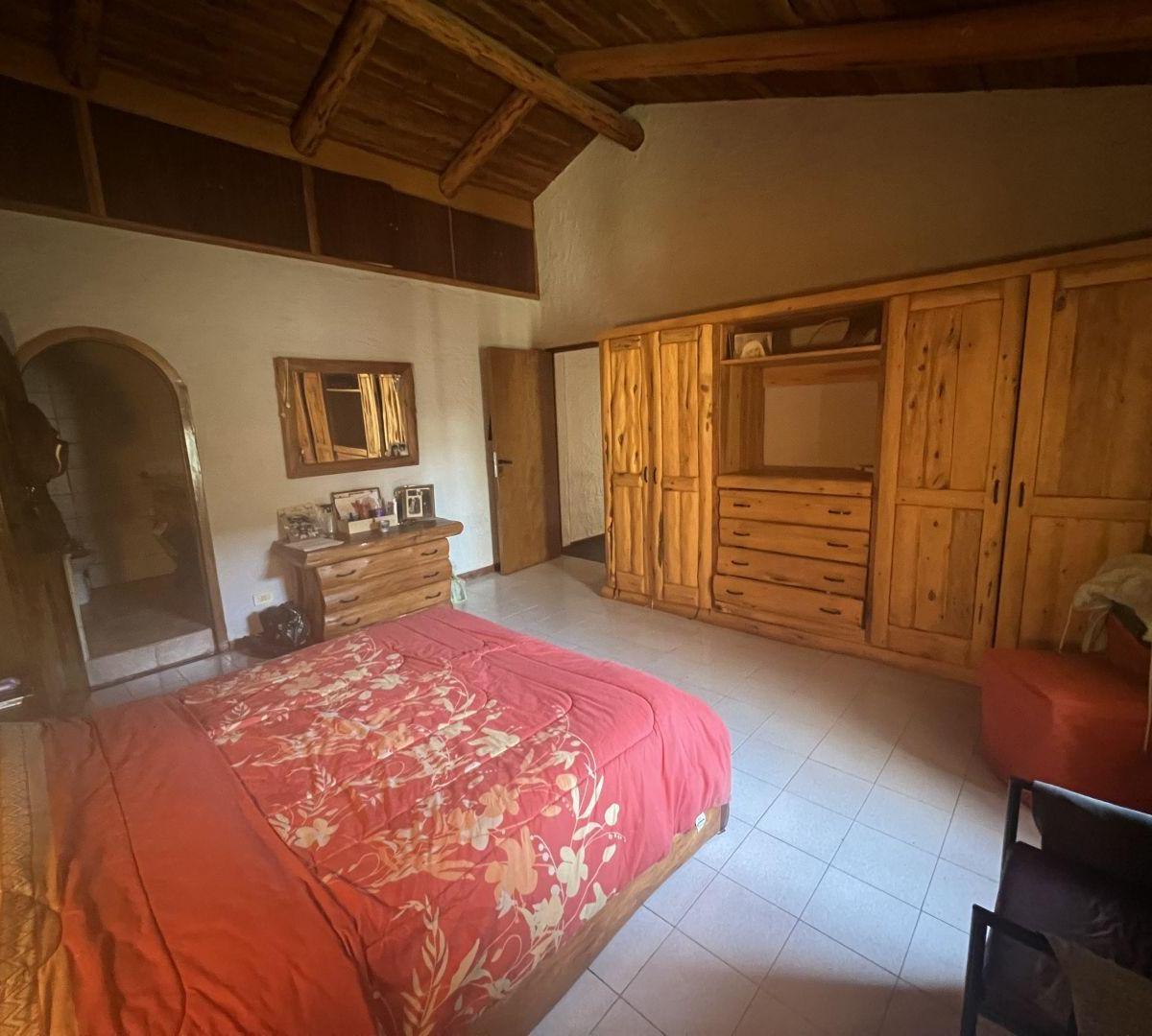 Excelente Casa de 3 Dorm. y Monoambiente en Melipal 4