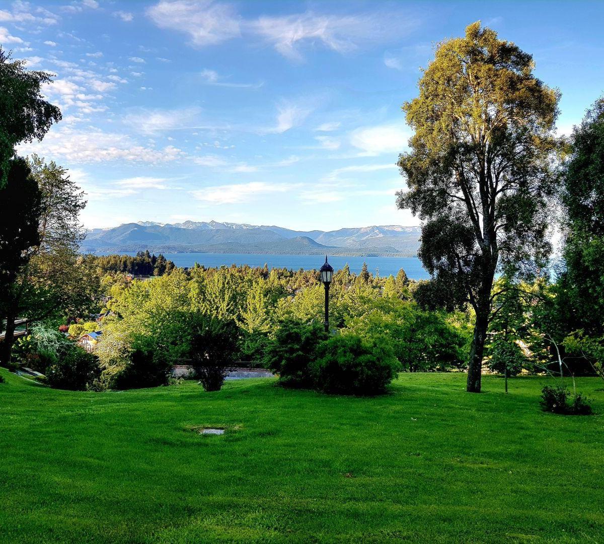 Venta Casa 5 Dorm. - Vista Al Lago y Piscina - El Fald 2