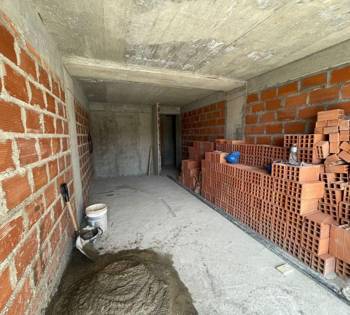 Venta MONOAMBIENTE con cochera en Centro Bariloche en pozo