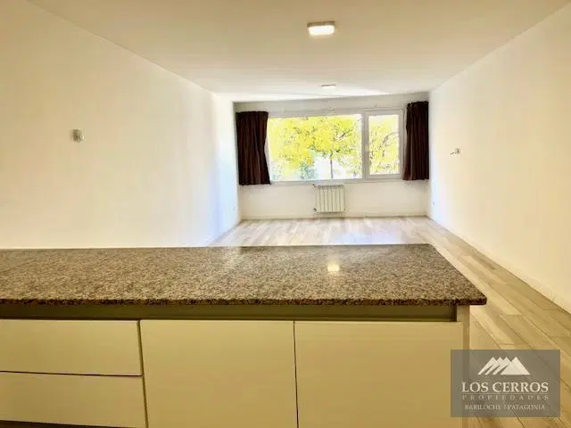 Departamento en venta - un dormitorio con cochera en el centro de Bariloche. 5
