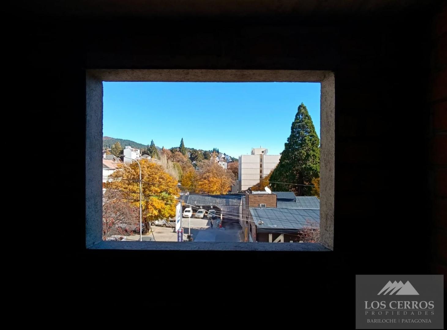 Venta MONOAMBIENTE con cochera en Centro Bariloche en pozo