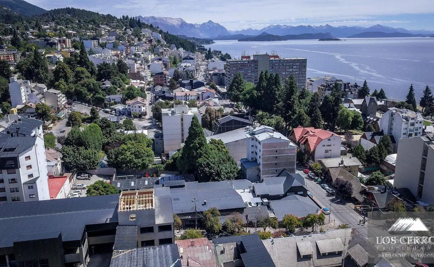 Venta MONOAMBIENTE con cochera en Centro Bariloche en pozo 5