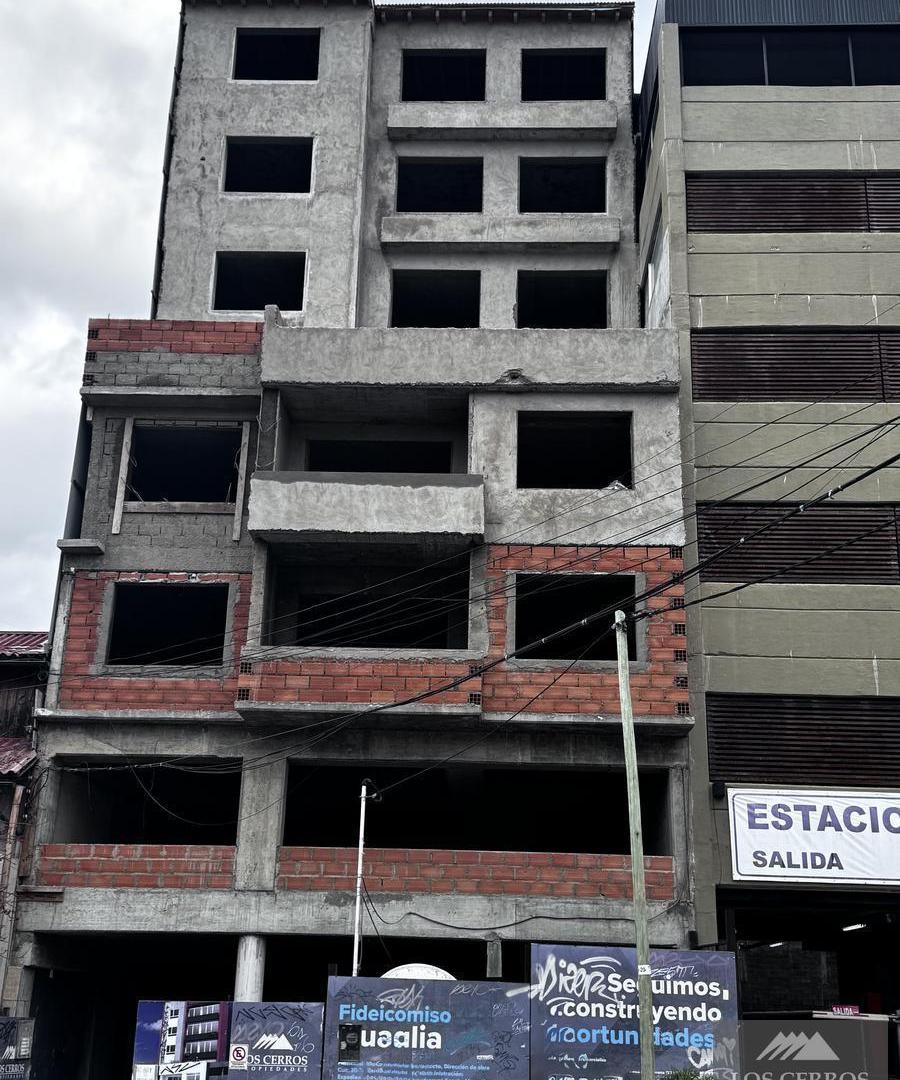 Departamento en Venta en Bariloche-MONOAMBIENTE con cochera en Centro Bariloche en pozo.