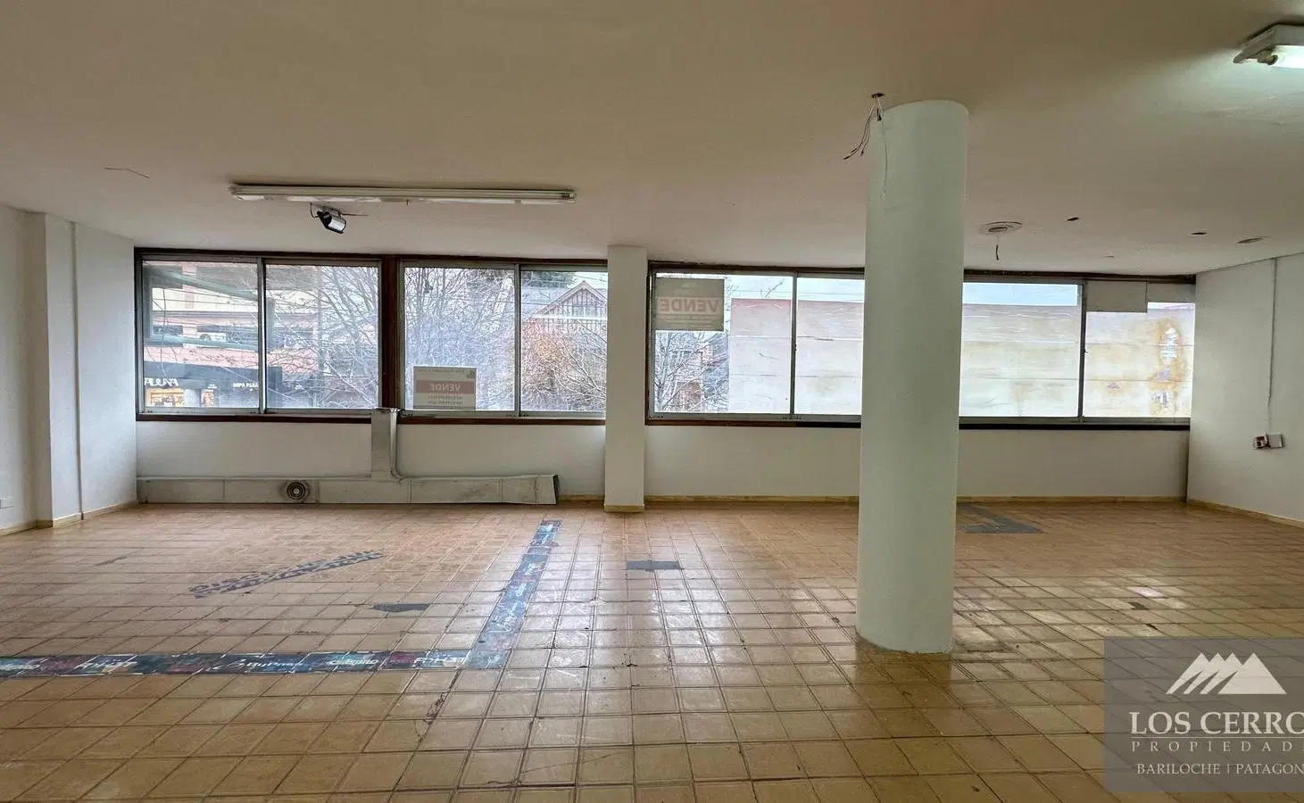 LOCAL  EN VENTA CENTRO BARILOCHE CALLE QUAGLIA Y MITRE 2