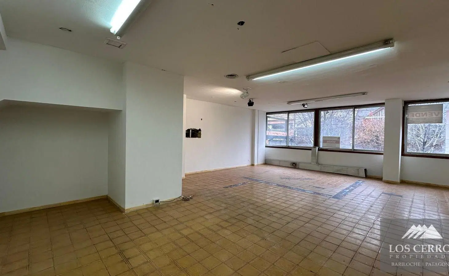 LOCAL  EN VENTA CENTRO BARILOCHE CALLE QUAGLIA Y MITRE 3