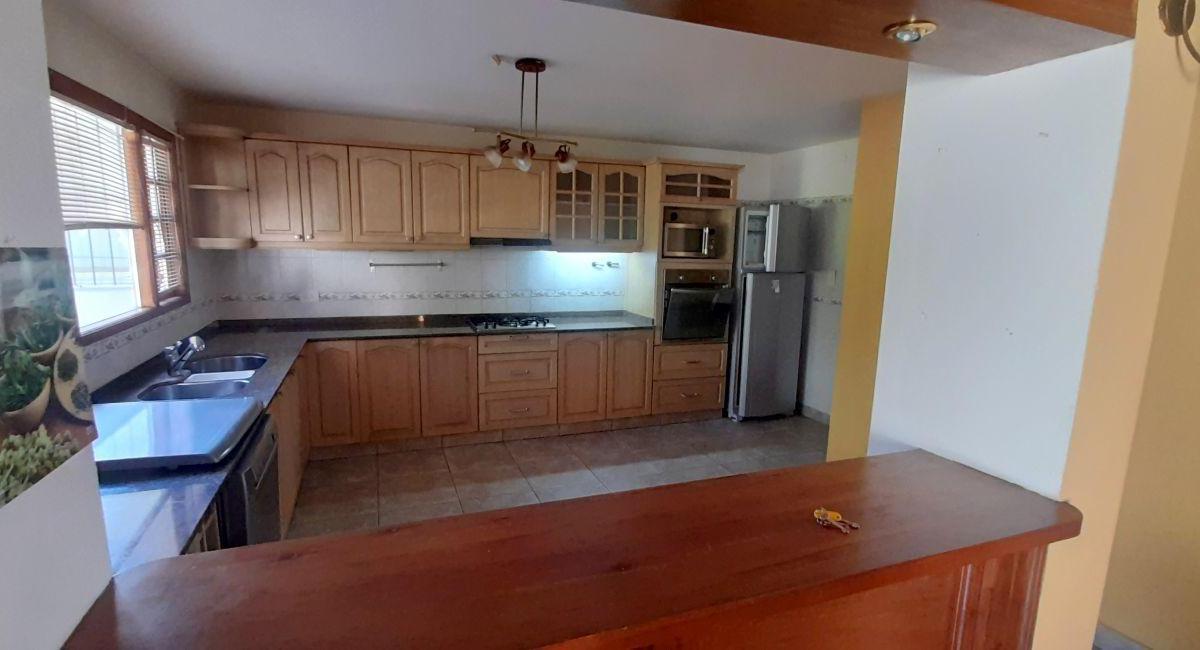 Foto de Alquiler casa 5 dormitorios en Barrio Belgrano Bariloche, imagen 4
