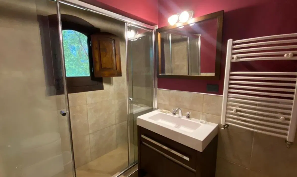 Espectacular casa con muelle y costa del lago Nahuel Huapi en venta 8