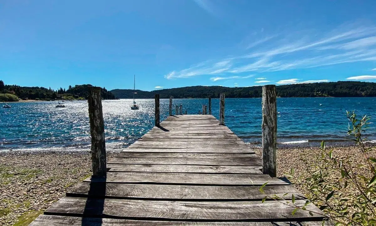 Espectacular casa con muelle y costa del lago Nahuel Huapi en venta 2