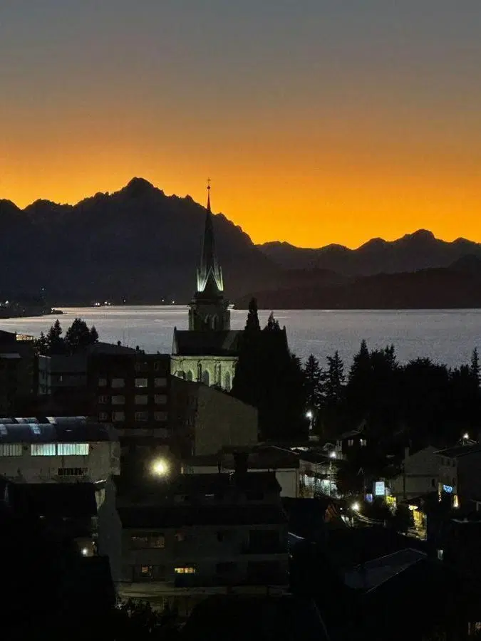 Departamento en venta - 2 dormitorios - 2 baños - vista al lago Nahuel Huapi -Centro de Bariloche 3