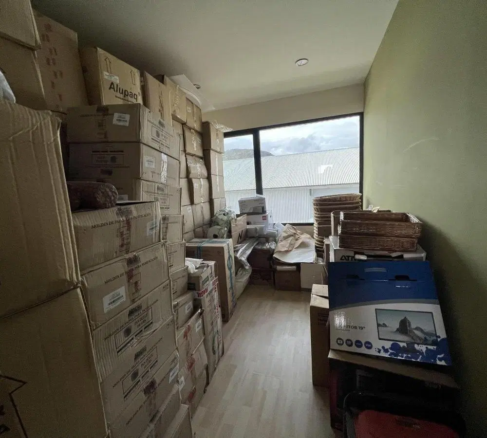 VENTA - IMPECABLE GALPÓN  CON OFICINAS Y SALON DE VENTAS 8