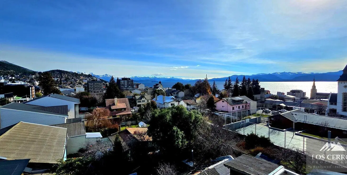 Departamento en venta en el centro de San Carlos De Bariloche - Vista al lago 2