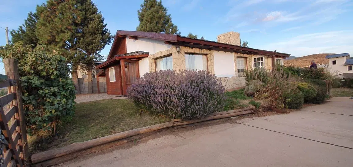 Casa en venta en Dina Huapi 2
