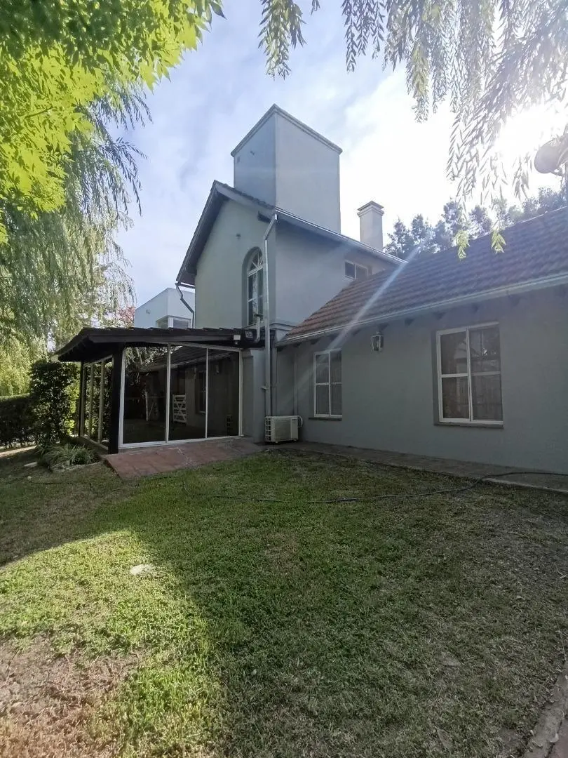 Casa en venta Boat Center con Amarra - excelente estado 3