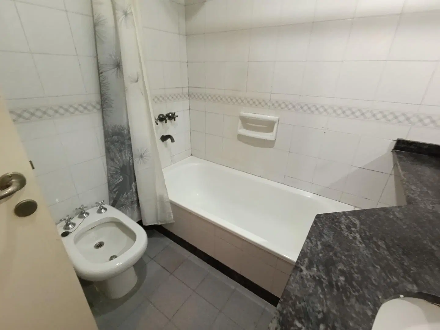 Azcuenaga y Juncal, Studio al frente con balcon 40m2 Laundry 4