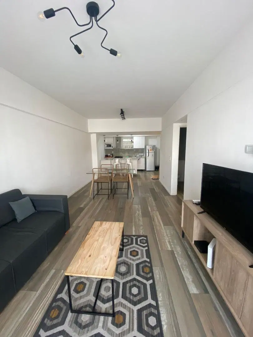 Departamento con balcón y parrilla en Av. Cabildo y Monroe 4