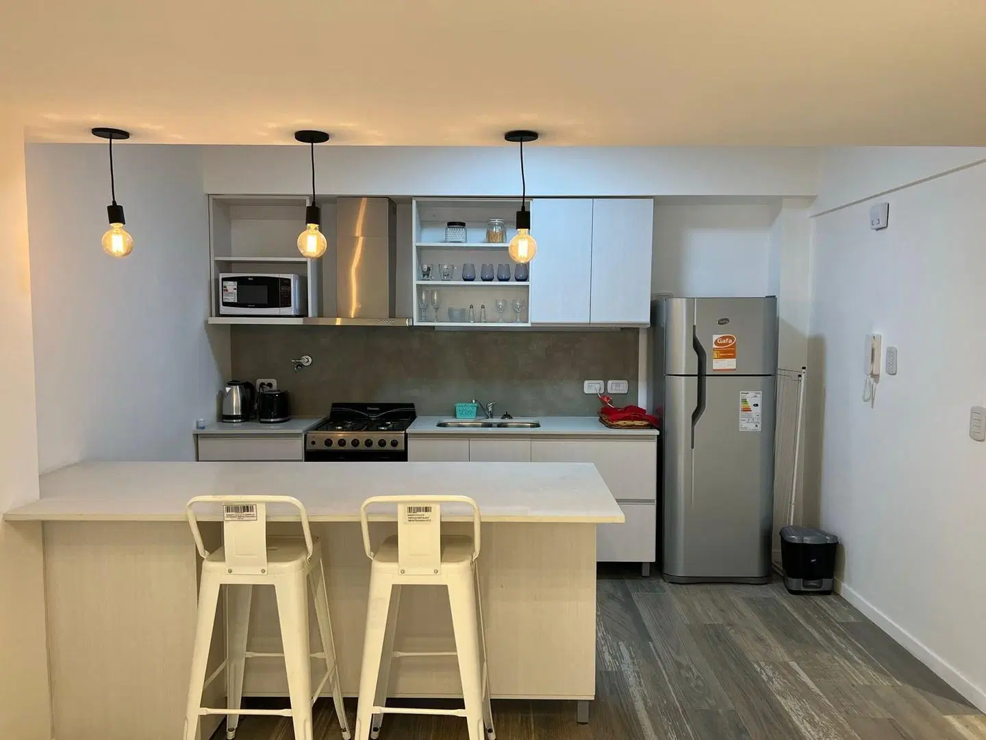 Departamento con balcón y parrilla en Av. Cabildo y Monroe 1