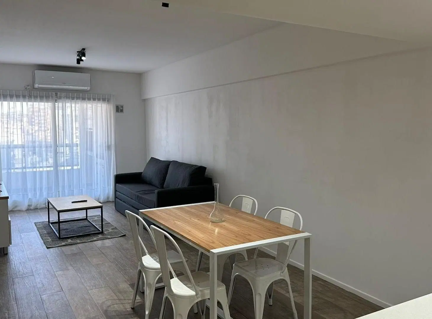 Departamento con balcón y parrilla en Av. Cabildo y Monroe 4