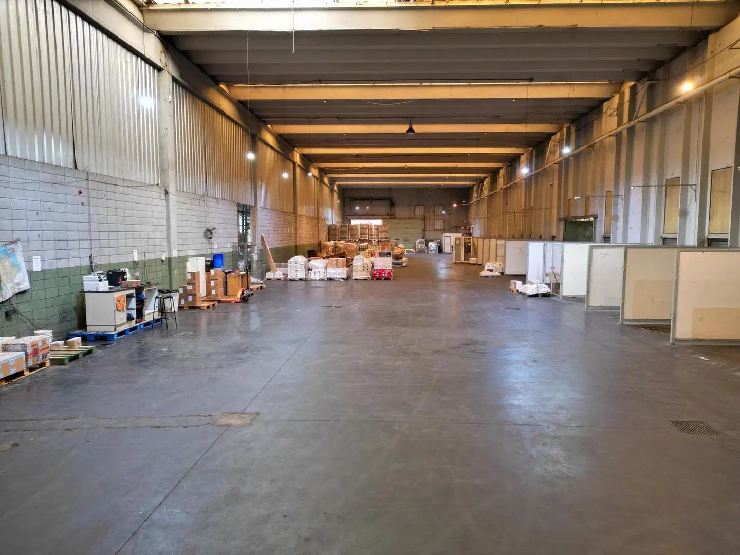 Gran Galpon en venta en la calle Pienovi Avellaneda 8