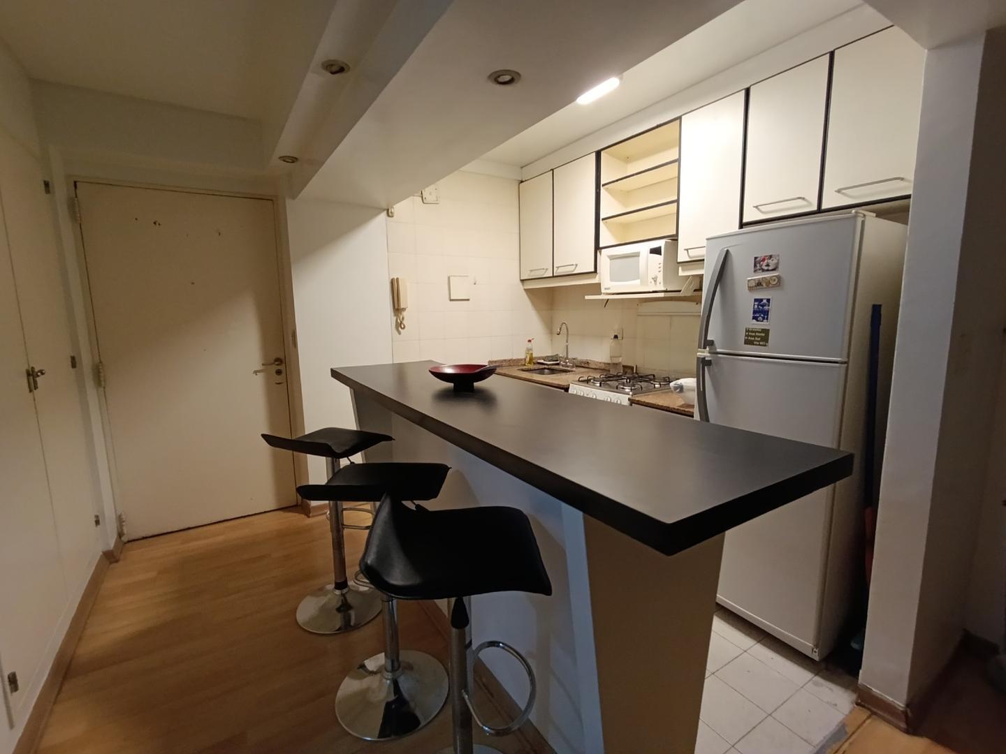 Foto de Azcuenaga y Juncal, Studio al frente con balcon 40m2 Laundry, imagen 1