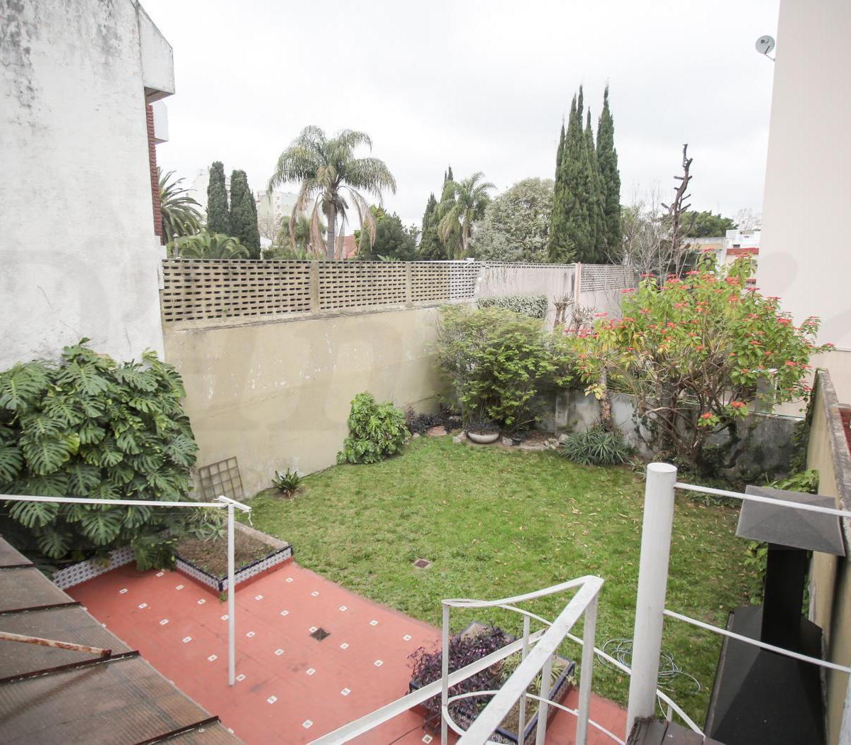 Casa de 6 Ambientes con Dependencia de Servicio - Garage - Patio - Jardín - Parrilla - Terraza 2