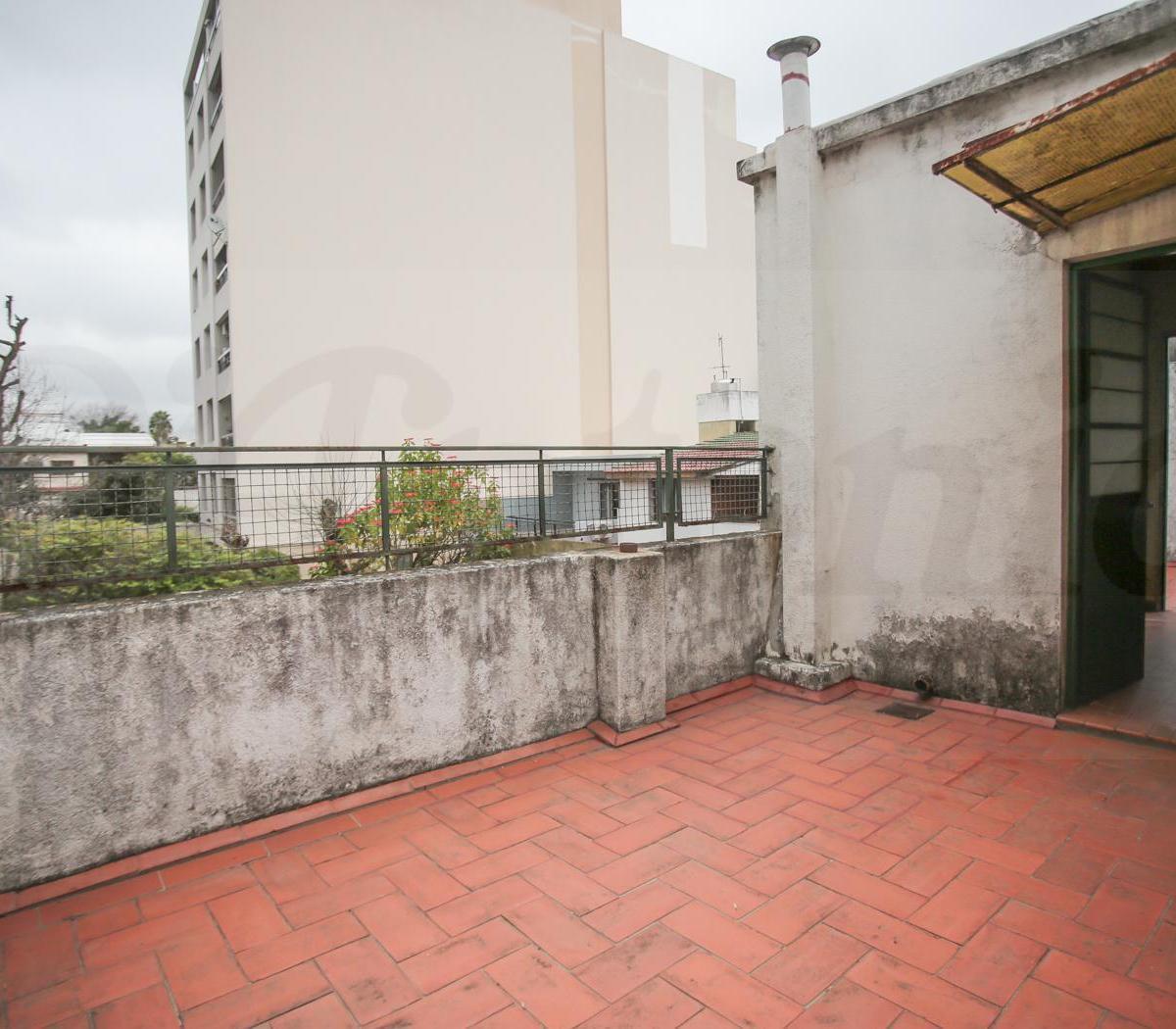 Casa de 6 Ambientes con Dependencia de Servicio - Garage - Patio - Jardín - Parrilla - Terraza 4