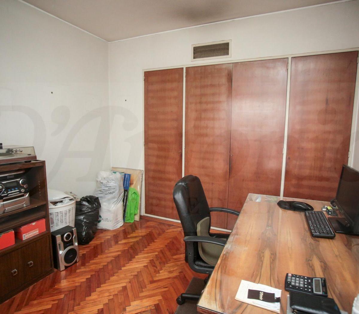 Casa de 6 Ambientes con Dependencia de Servicio - Garage - Patio - Jardín - Parrilla - Terraza 5