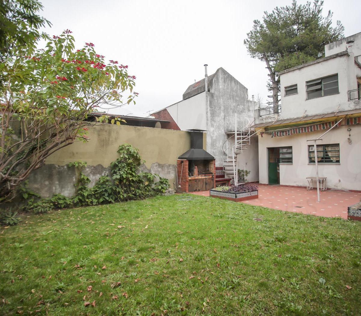 Casa de 6 Ambientes con Dependencia de Servicio - Garage - Patio - Jardín - Parrilla - Terraza 3