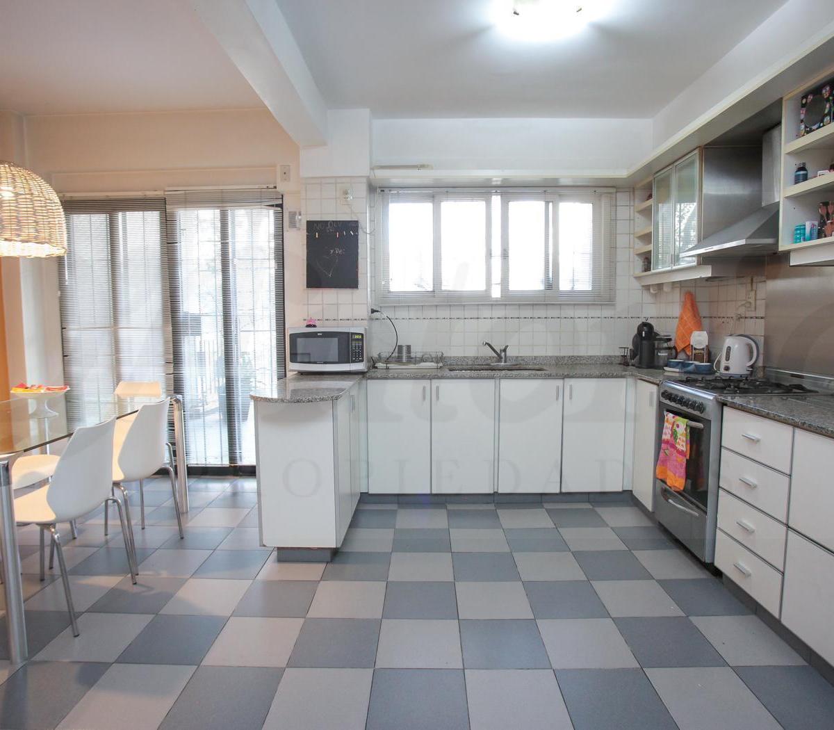 Piso de 4 Ambientes con Patio - Play - Room - Ameneties - Cochera y Baulera 2