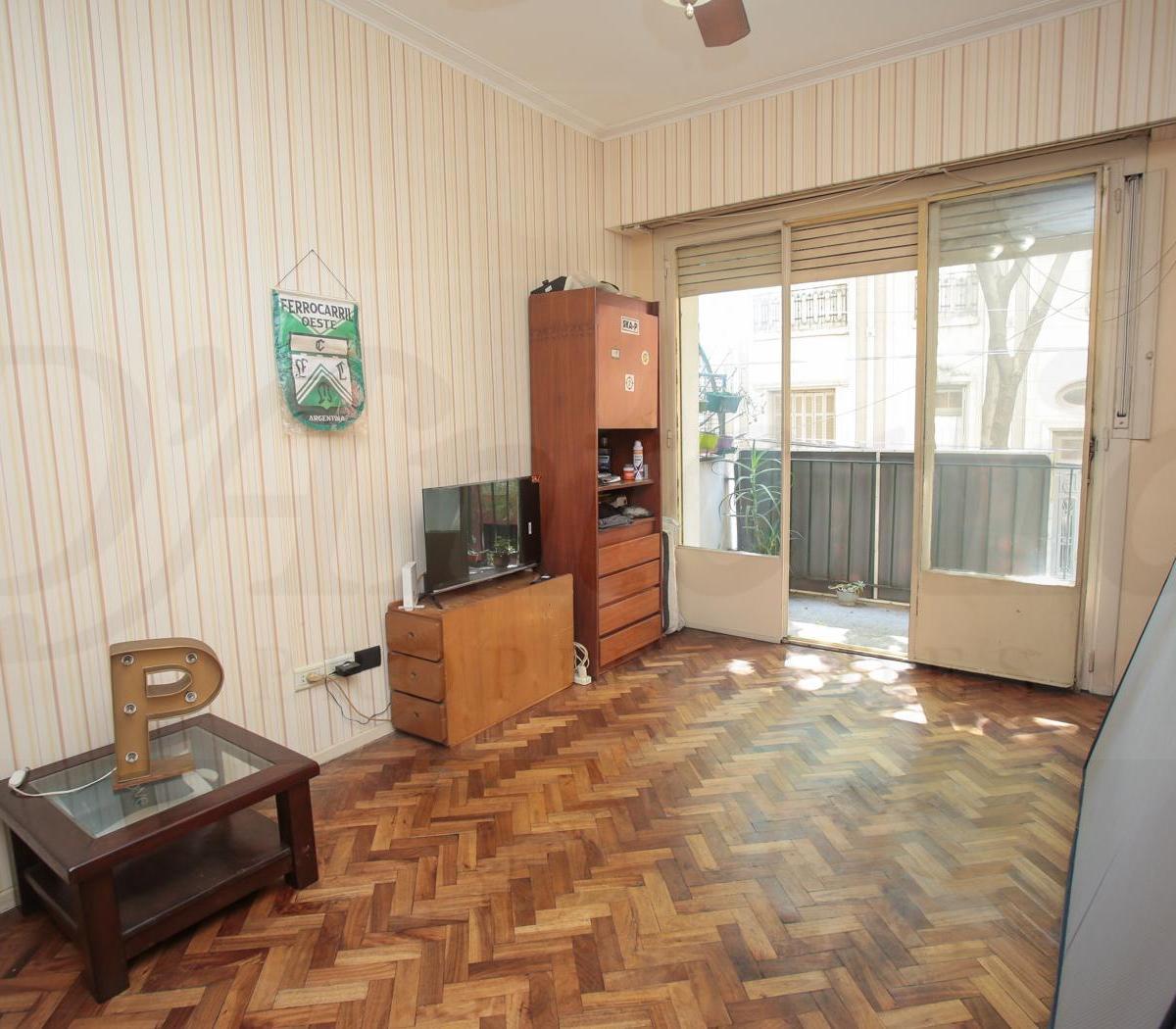 Departamento de 4 Ambientes con Dependencia de Servicio. Apto Profesional 2