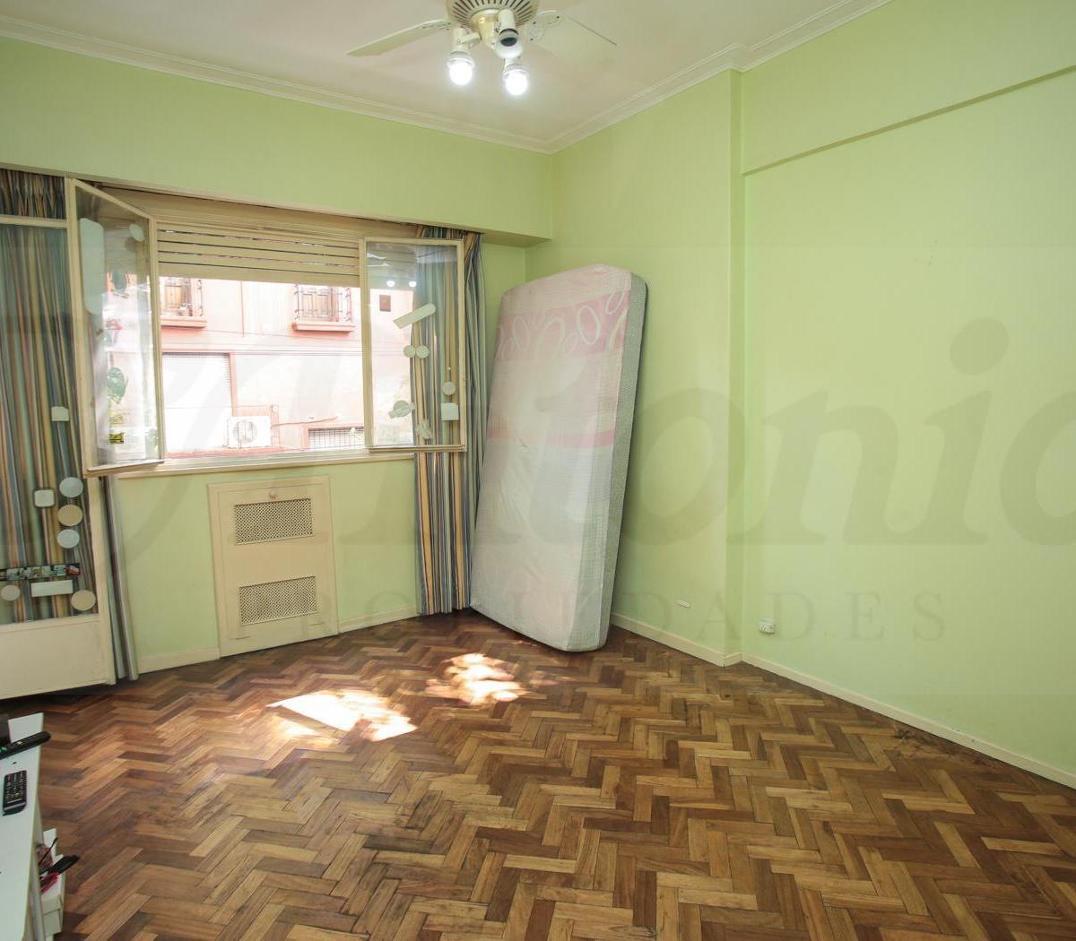 Departamento de 4 Ambientes con Dependencia de Servicio. Apto Profesional 1