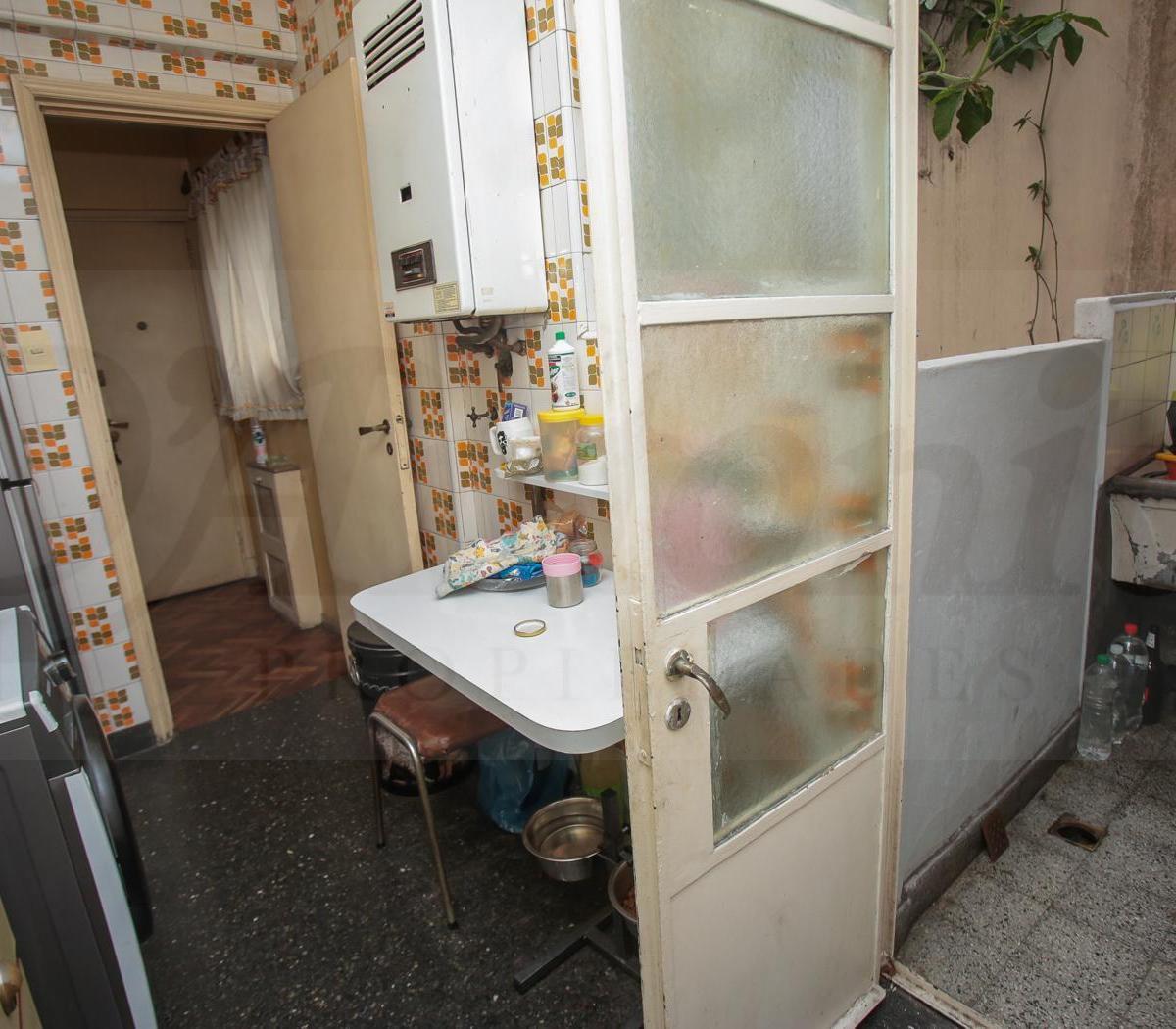 Departamento de 4 Ambientes con Dependencia de Servicio. Apto Profesional 5