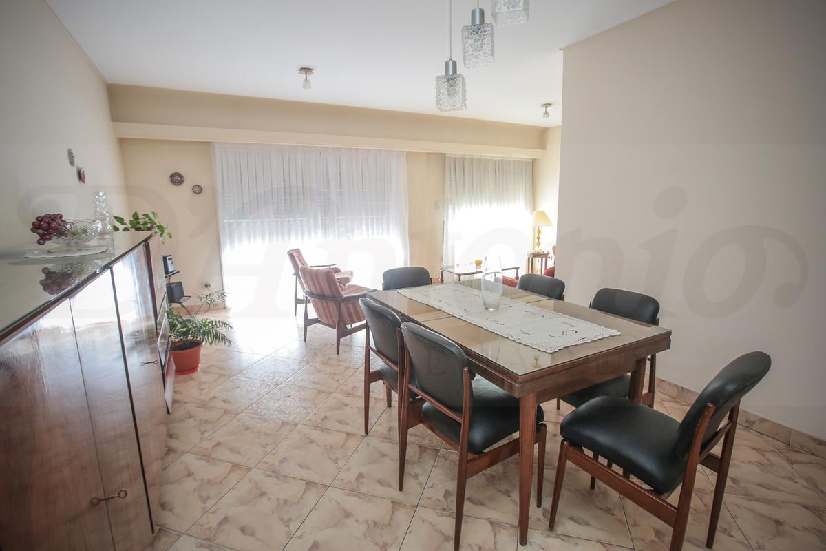 Semipiso en Venta de 3 Ambientes con Dep. de Servicio y Coch 2